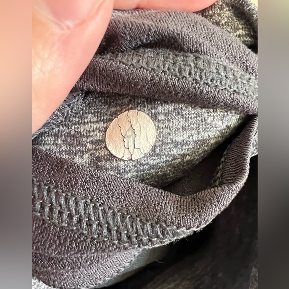 Lulu shorts size 4 - Picture 5 of 5